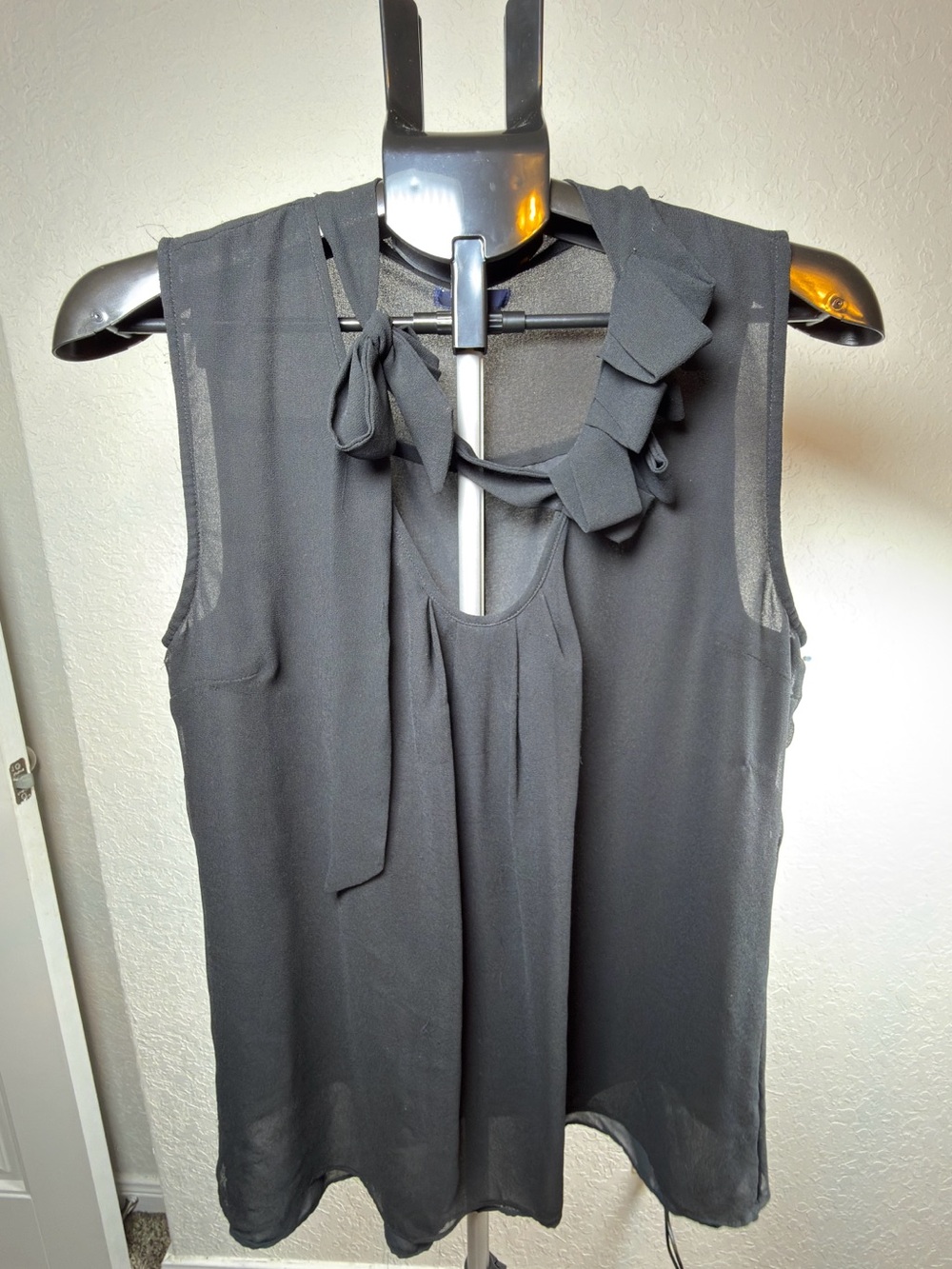 Gap Black Sleeveless Tie Neck Blouse Women’s Large Sheer Career Top